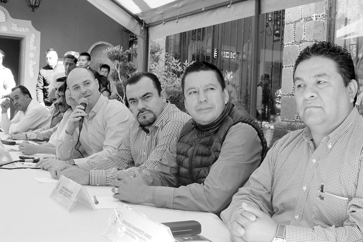 El PRD “compra conciencias” rumbo al 2018: Santillán