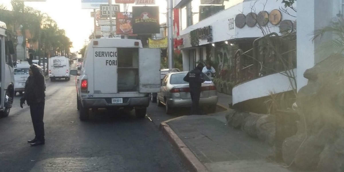 Una mujer muerta y otra herida, saldo de una agresión a tiros en un bar de Cuernavaca