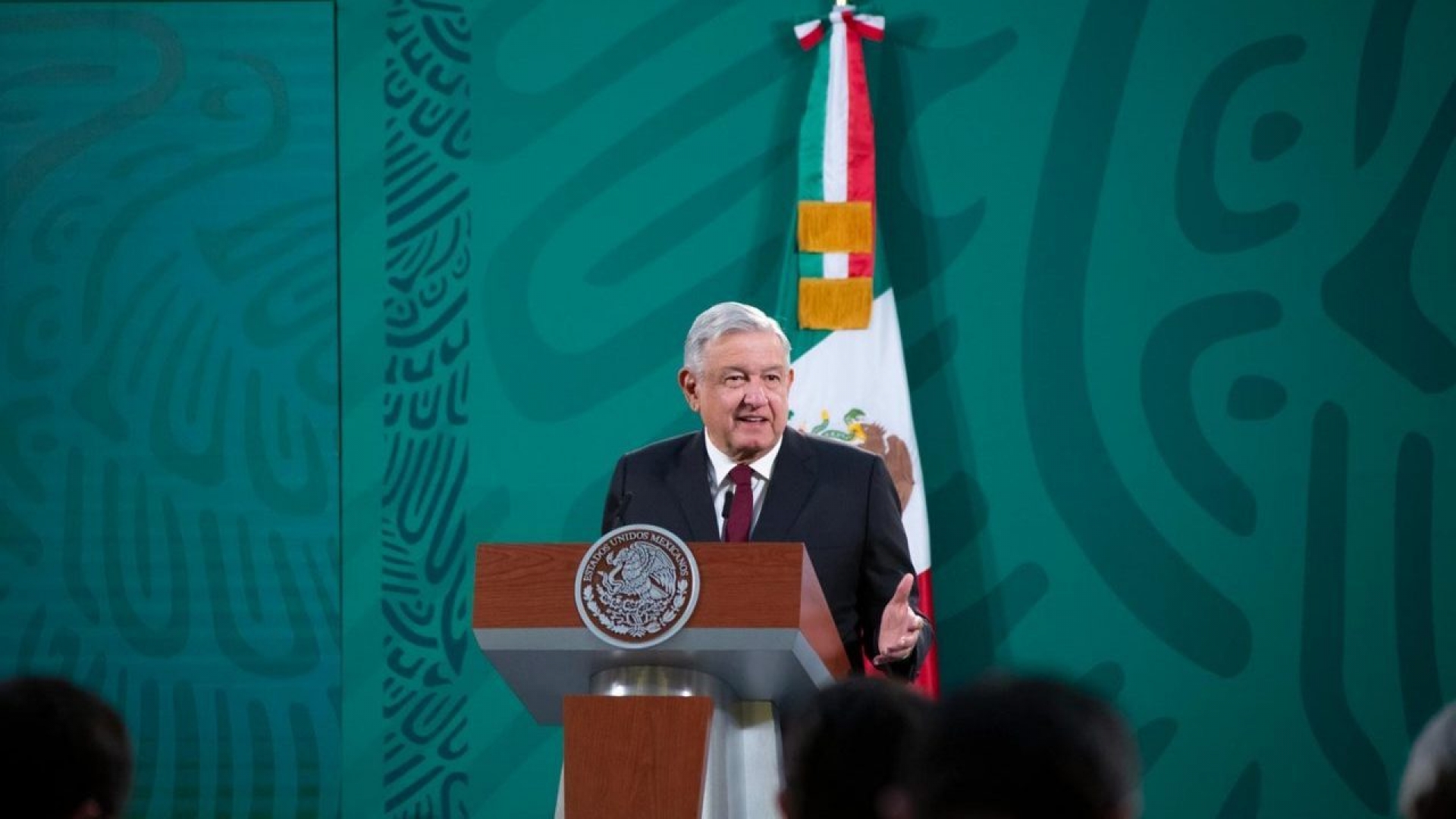 AMLO descarta "dar marcha atrás" a la reforma eléctrica