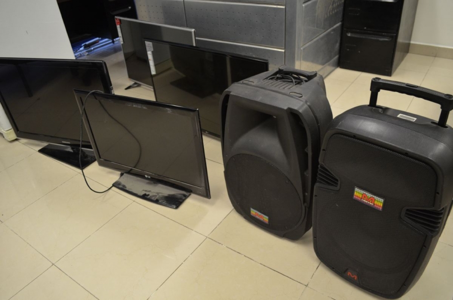 Los acusan de haber cometido un robo y de tener droga