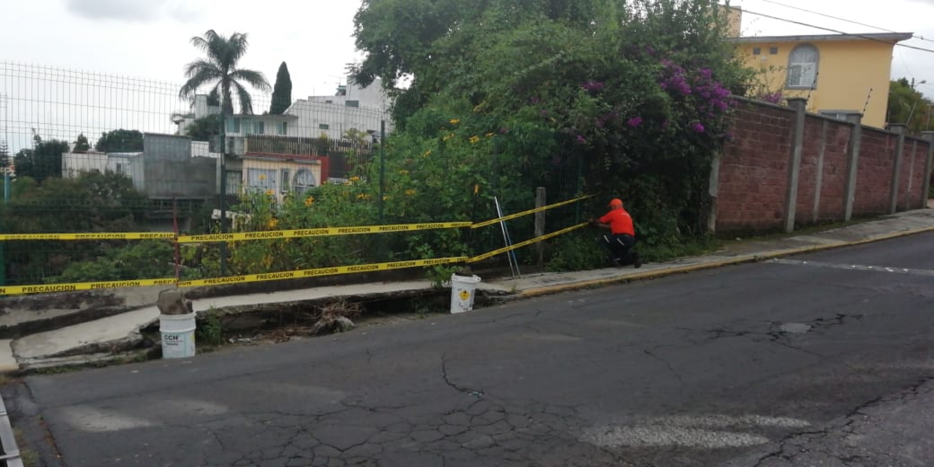 Atiende PC Cuernavaca zona de deslave en la Subida a Chalma