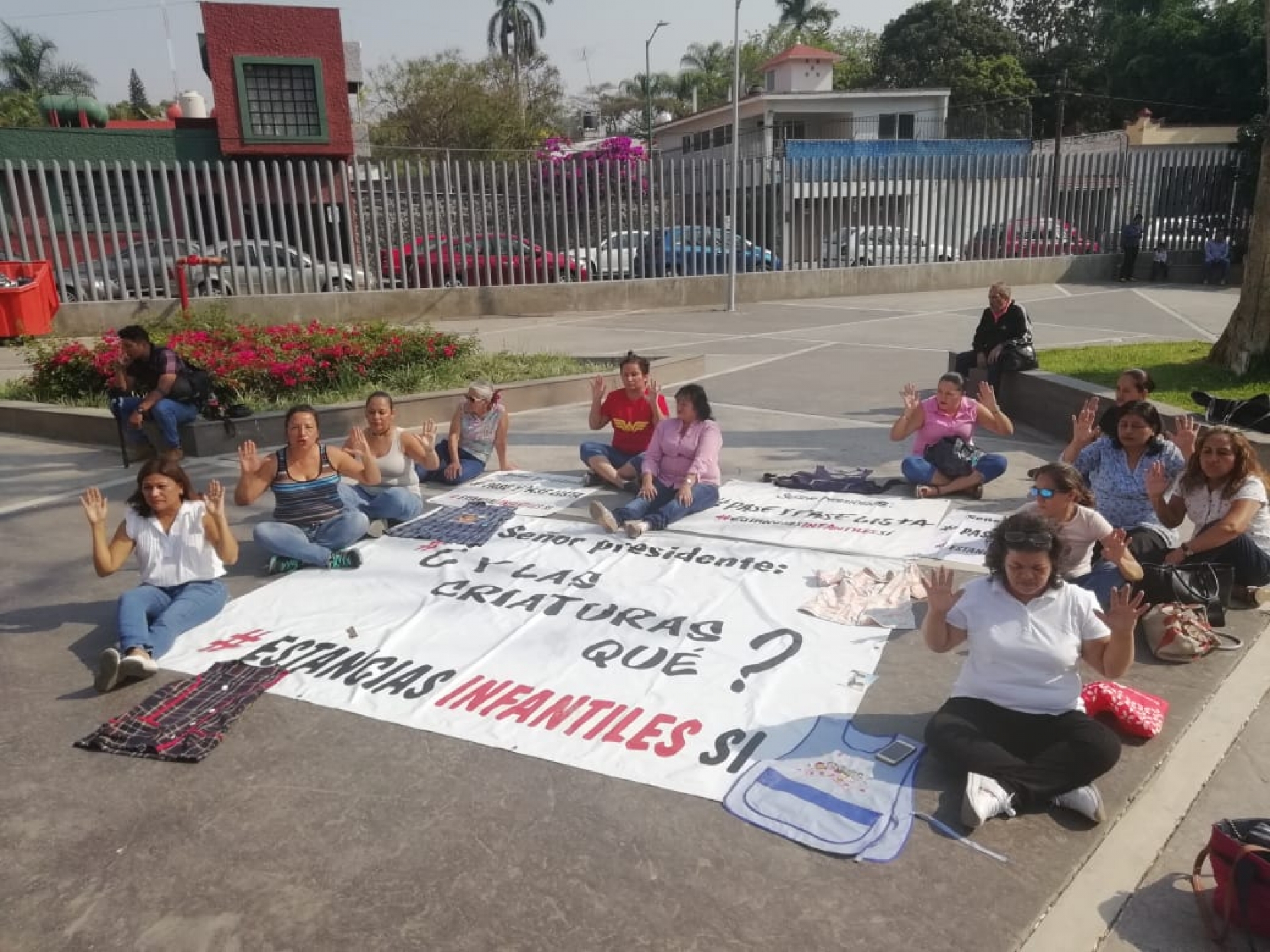 Se manifiestan trabajadoras de estancias infantiles