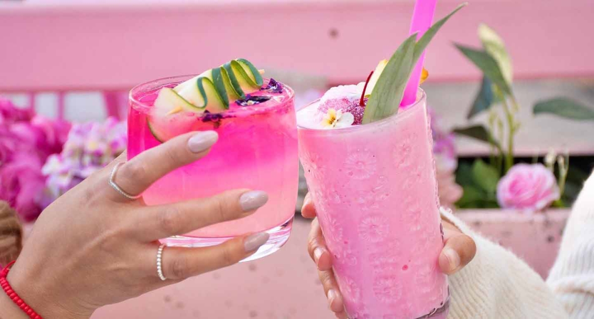 Sigue la tendencia; prepara cóctel rosa al estilo 'Barbie'