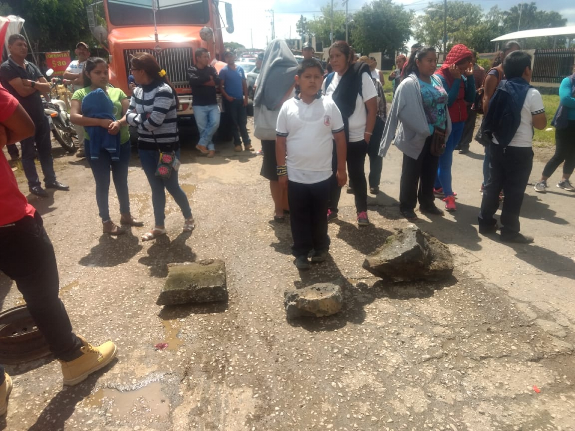 Bloquearon padres de familia carretera Cuernavaca-Tepoztlán