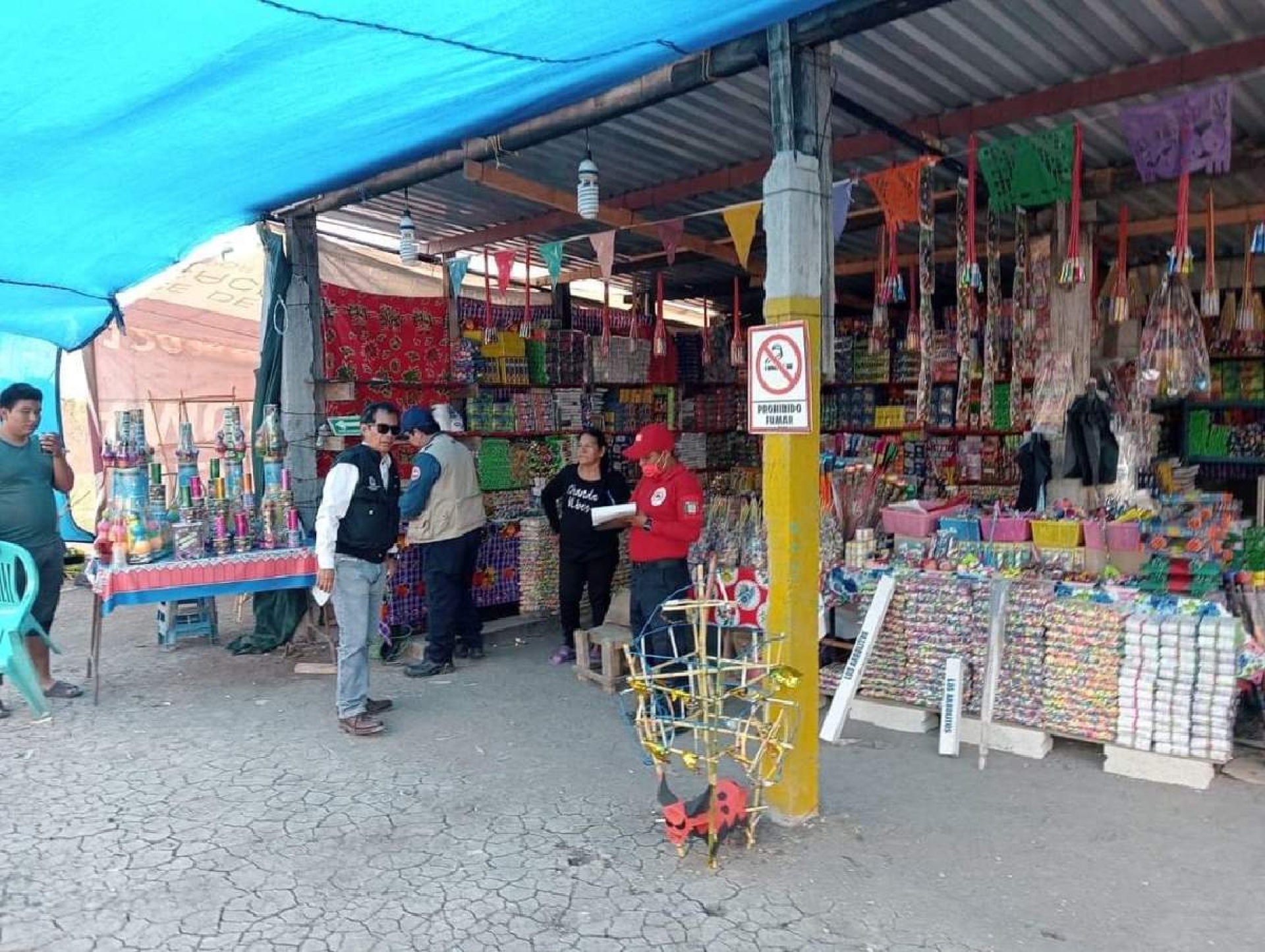 Supervisan los tianguis de pirotecnia de Xoxocotla