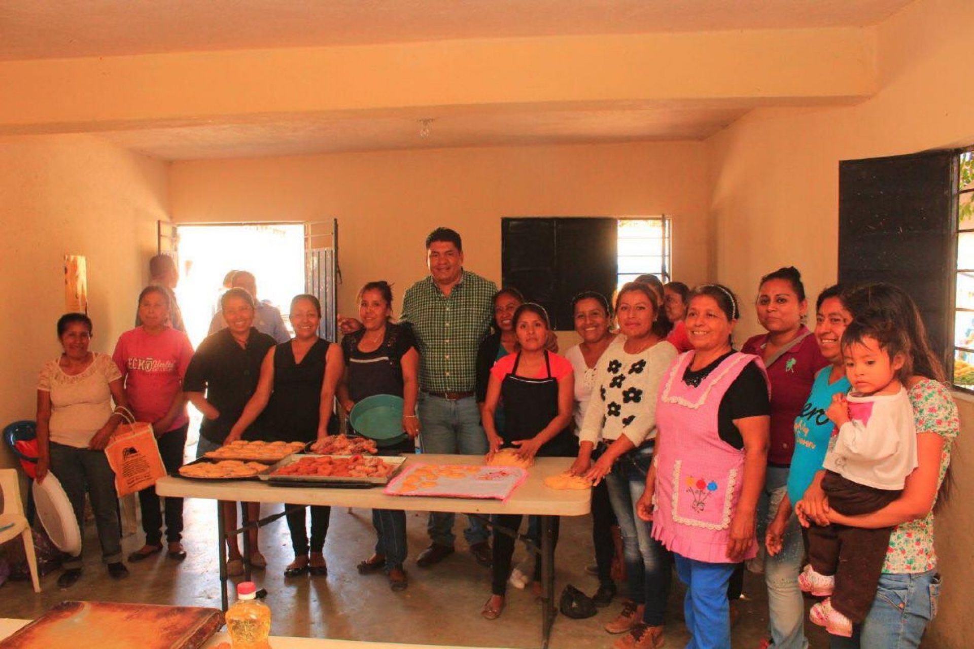 Invitan a Francisco Sánchez a un convivio con vecinos de Tecajec