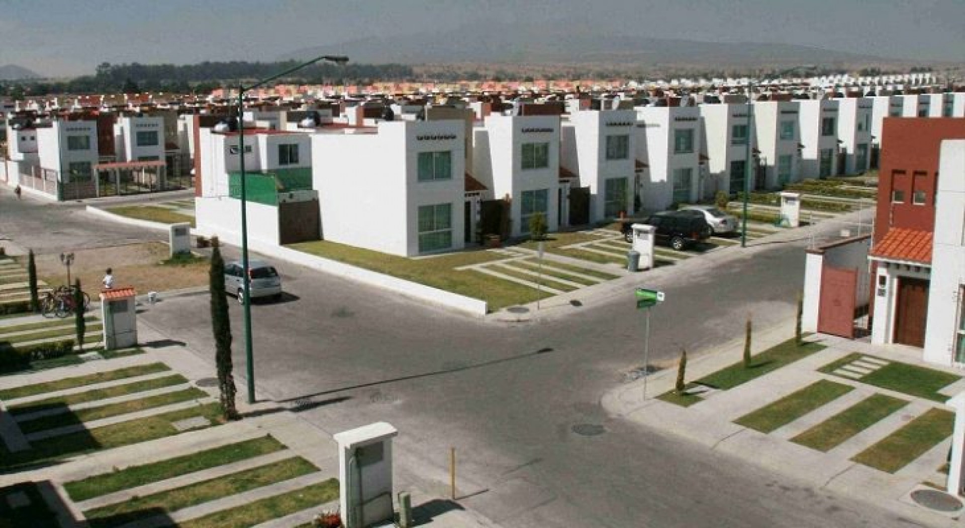 Infonavit anuncia programa para que ciudadanos puedan pagar sus créditos “impagables”