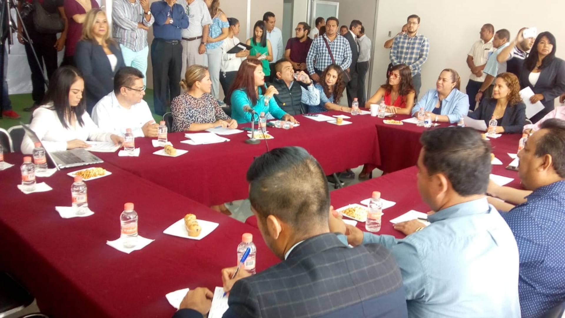 Se reúnen diputados electos con integrantes de la LIII Legislatura