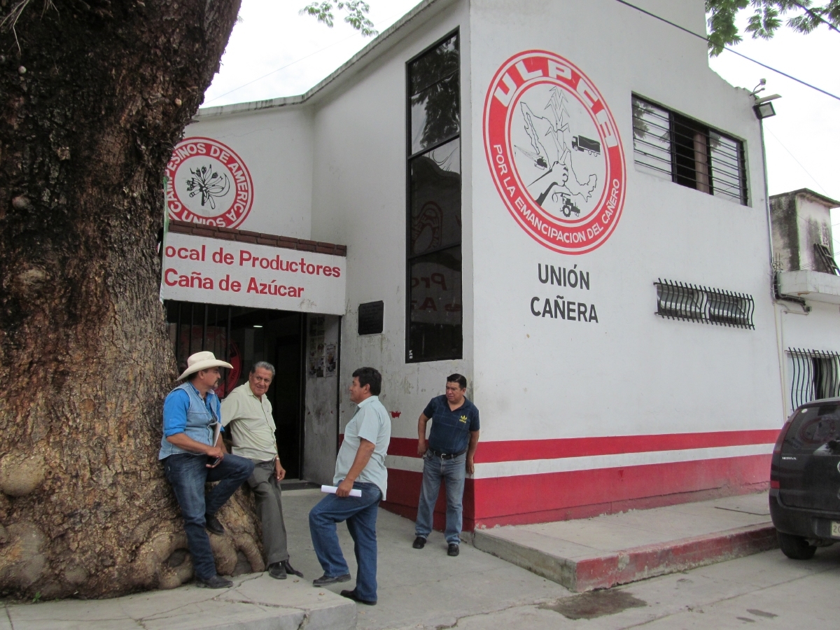 Acusan a ex líder cañero de no pagar contribuciones al IMSS