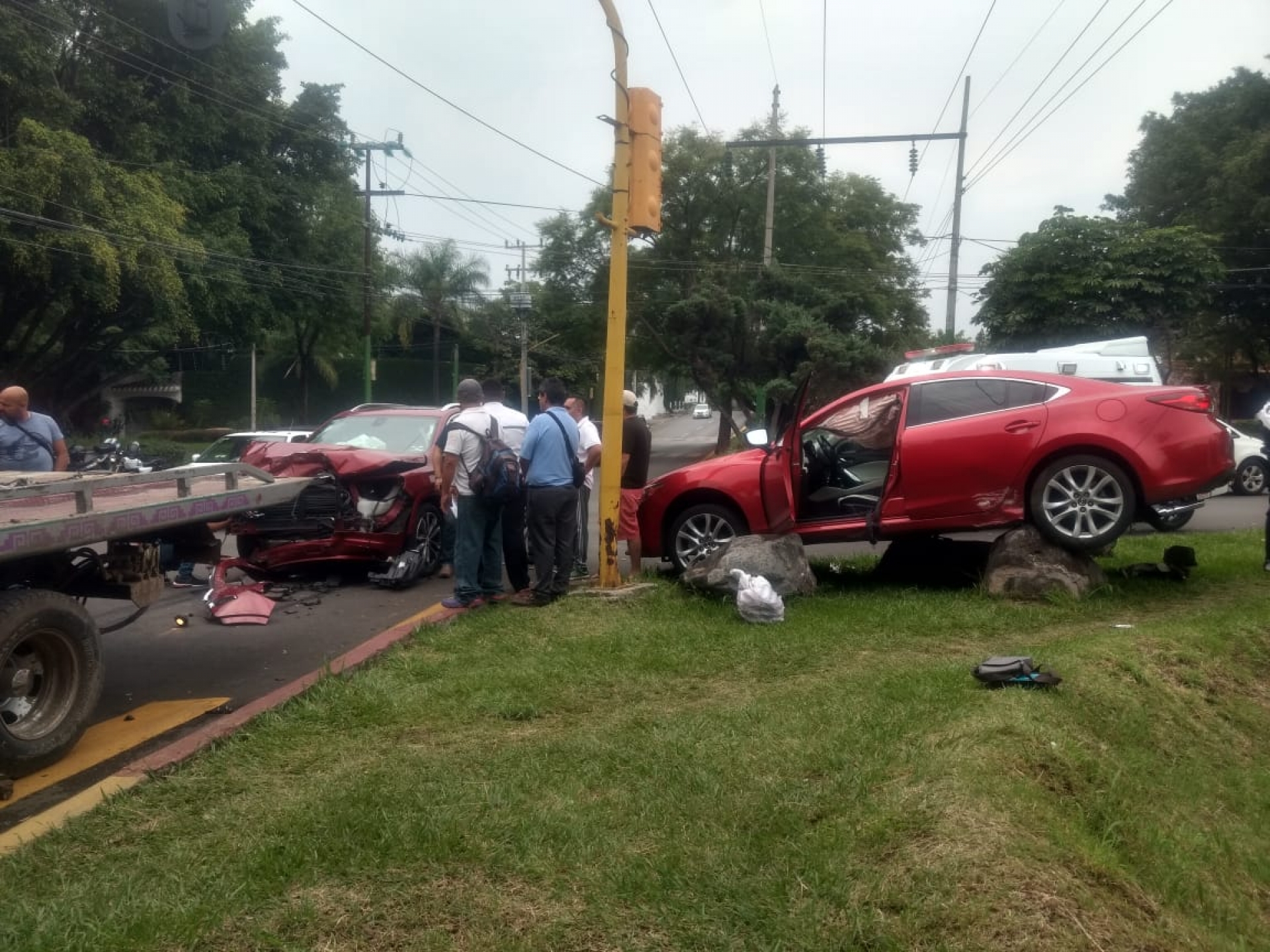 Dos personas heridas, saldo de accidente en la avenida Teopanzolco