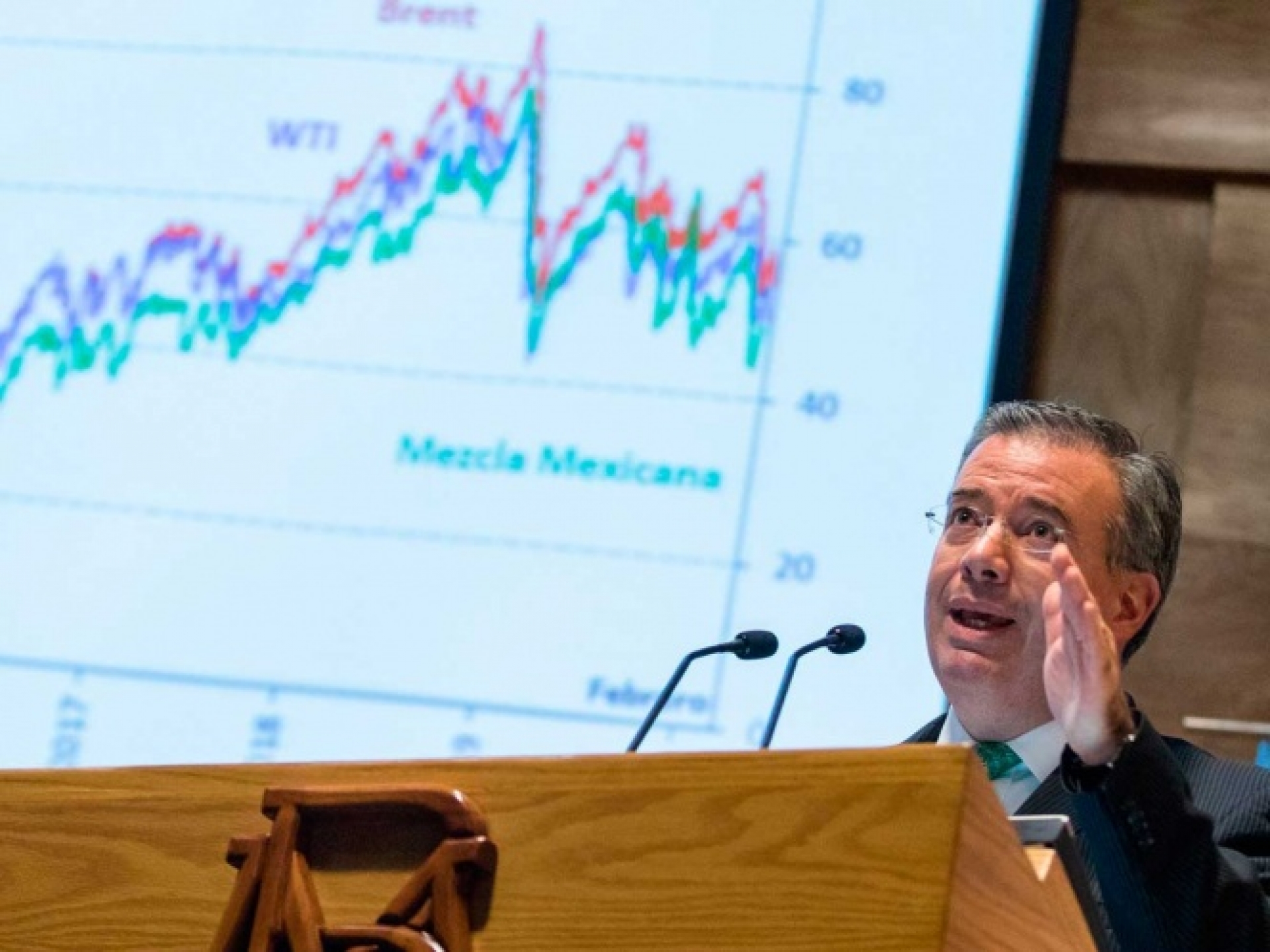 Alerta Banxico que PIB podría caer 12.8% en 2020 por COVID