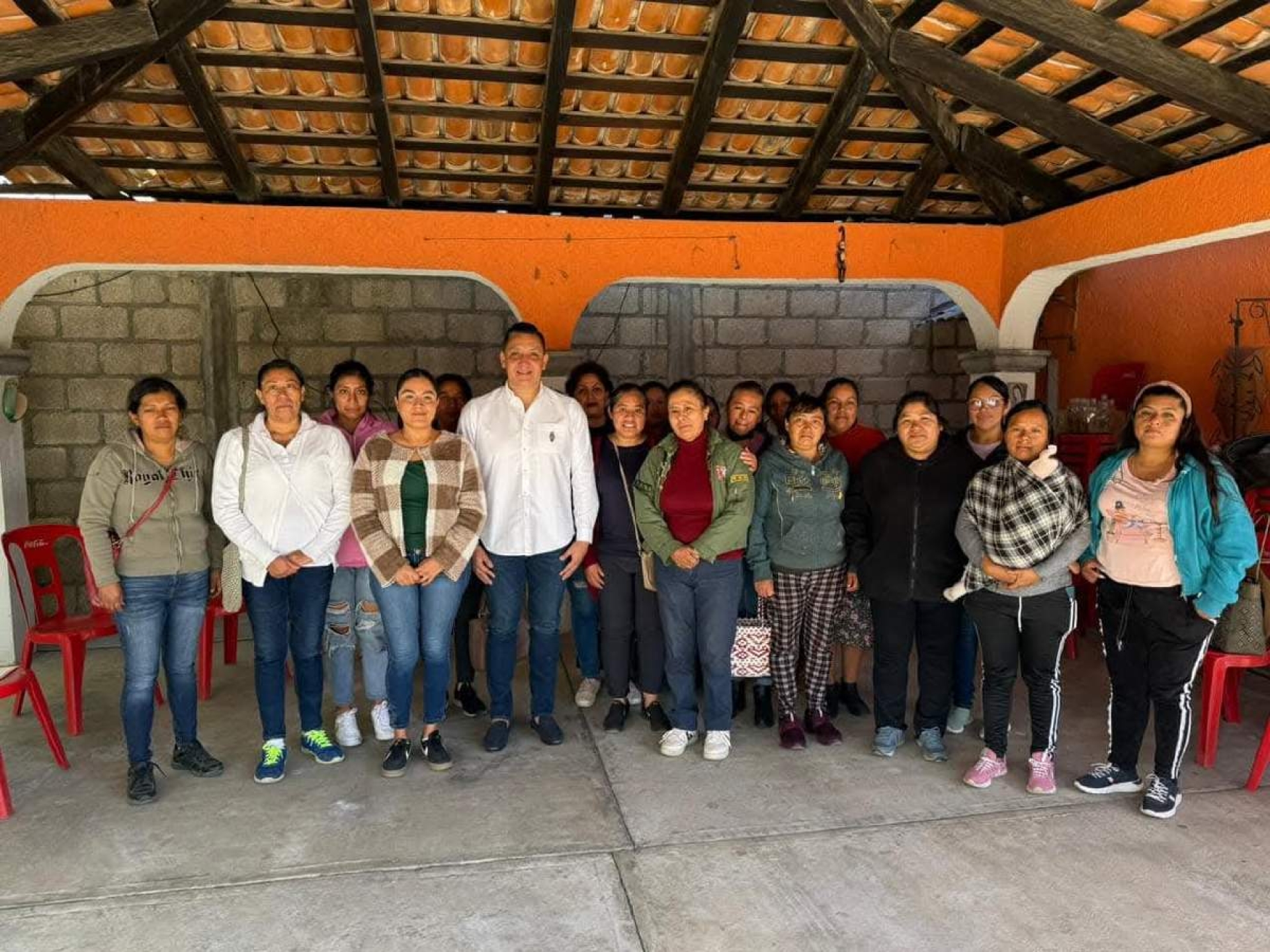 René Jacobo refrenda compromiso con población vulnerable de Ocuituco
