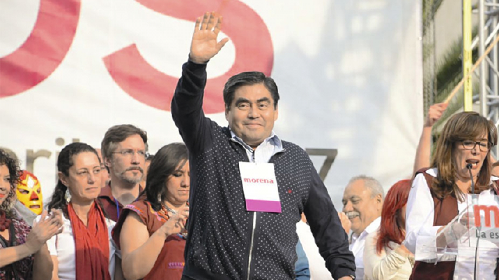 Miguel Barbosa gana encuesta interna y será candidato a Gobernador de Puebla