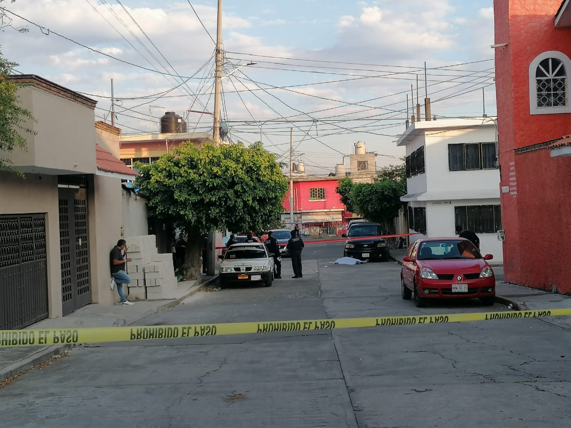 Asesinan a balazos a un hombre en la colonia Otilio Montaño, en Jiutepec