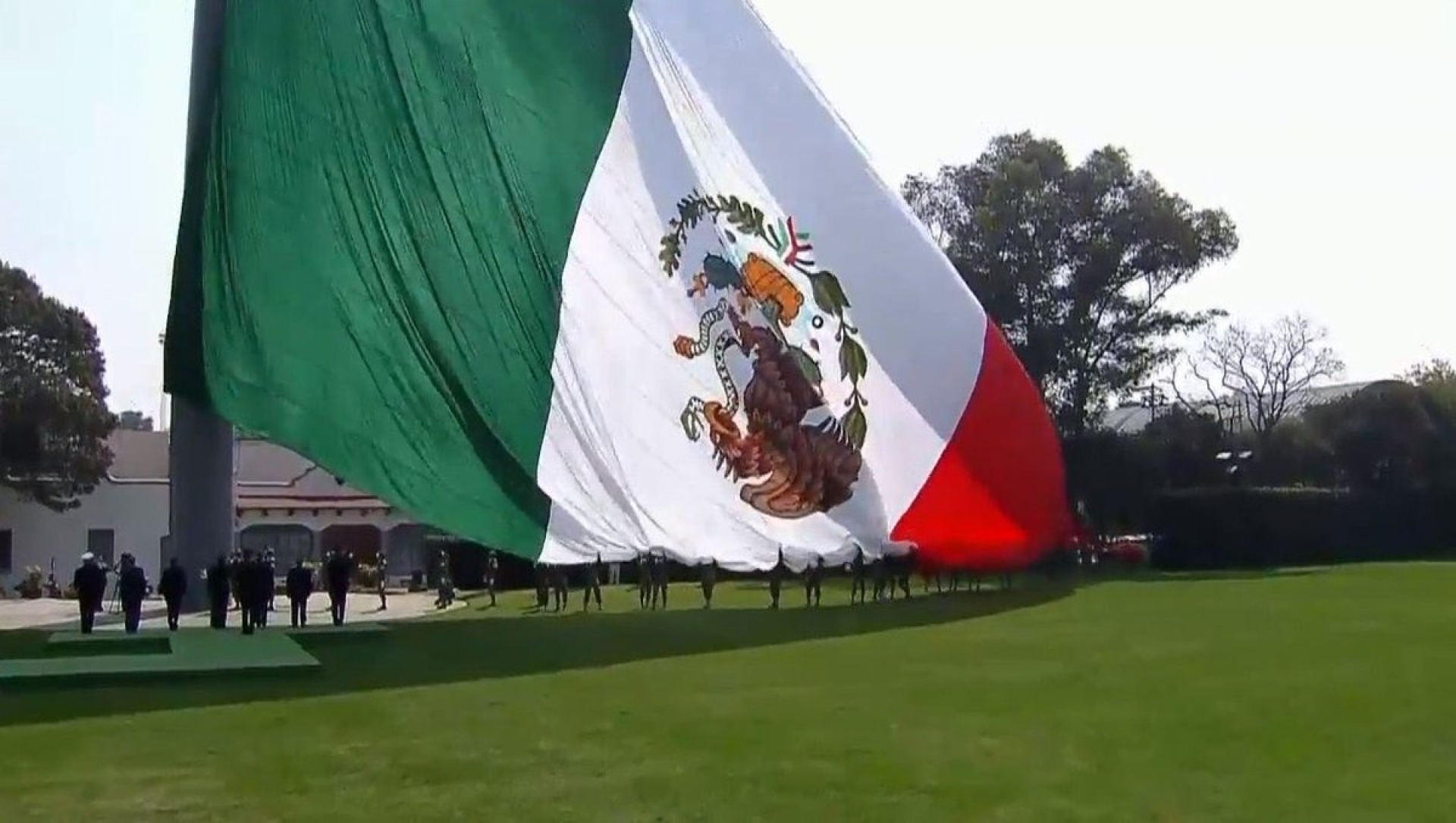 ¿Qué significa izar la bandera al revés?