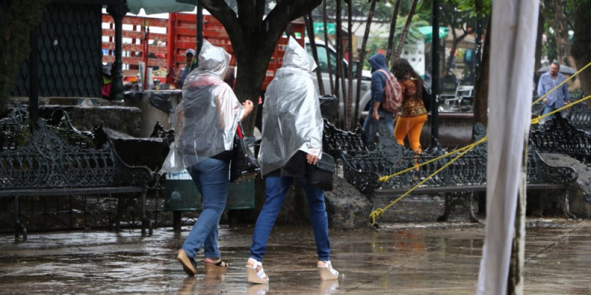 Prevén lluvias en gran parte del país por baja presión y humedad
