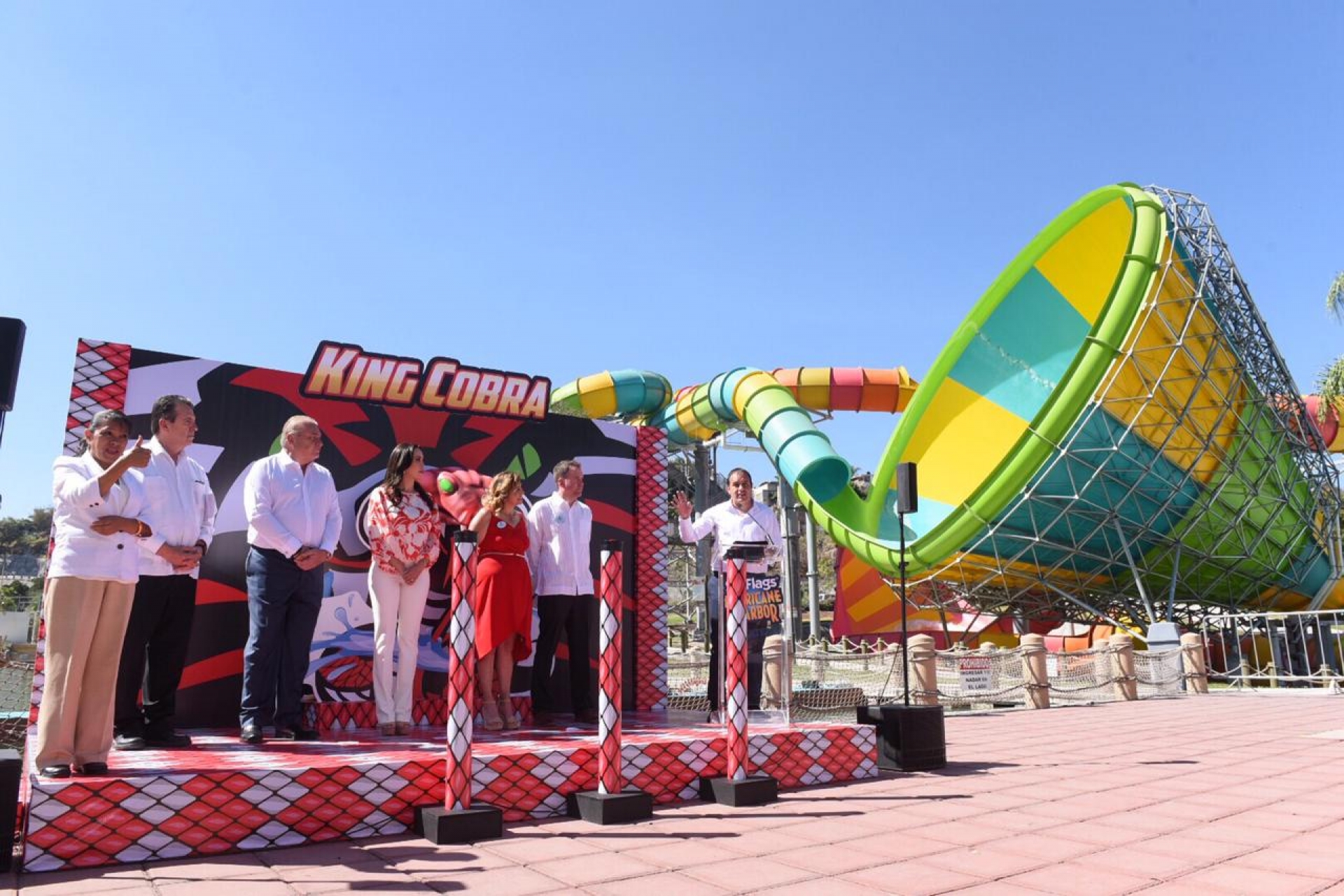 Inauguran nueva atracción 'King Cobra' en el parque Six Flags Oaxtepec