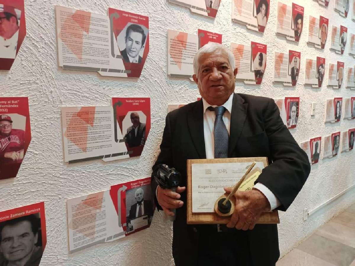 Roger Chávez Mixcoac ingresa al salón del periodista deportivo