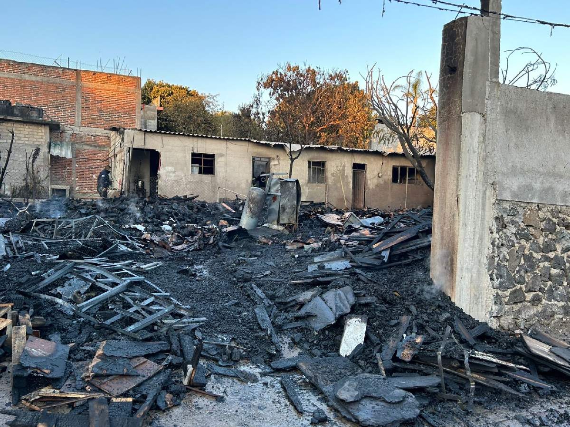 Mueren bebé y una mujer durante un incendio
